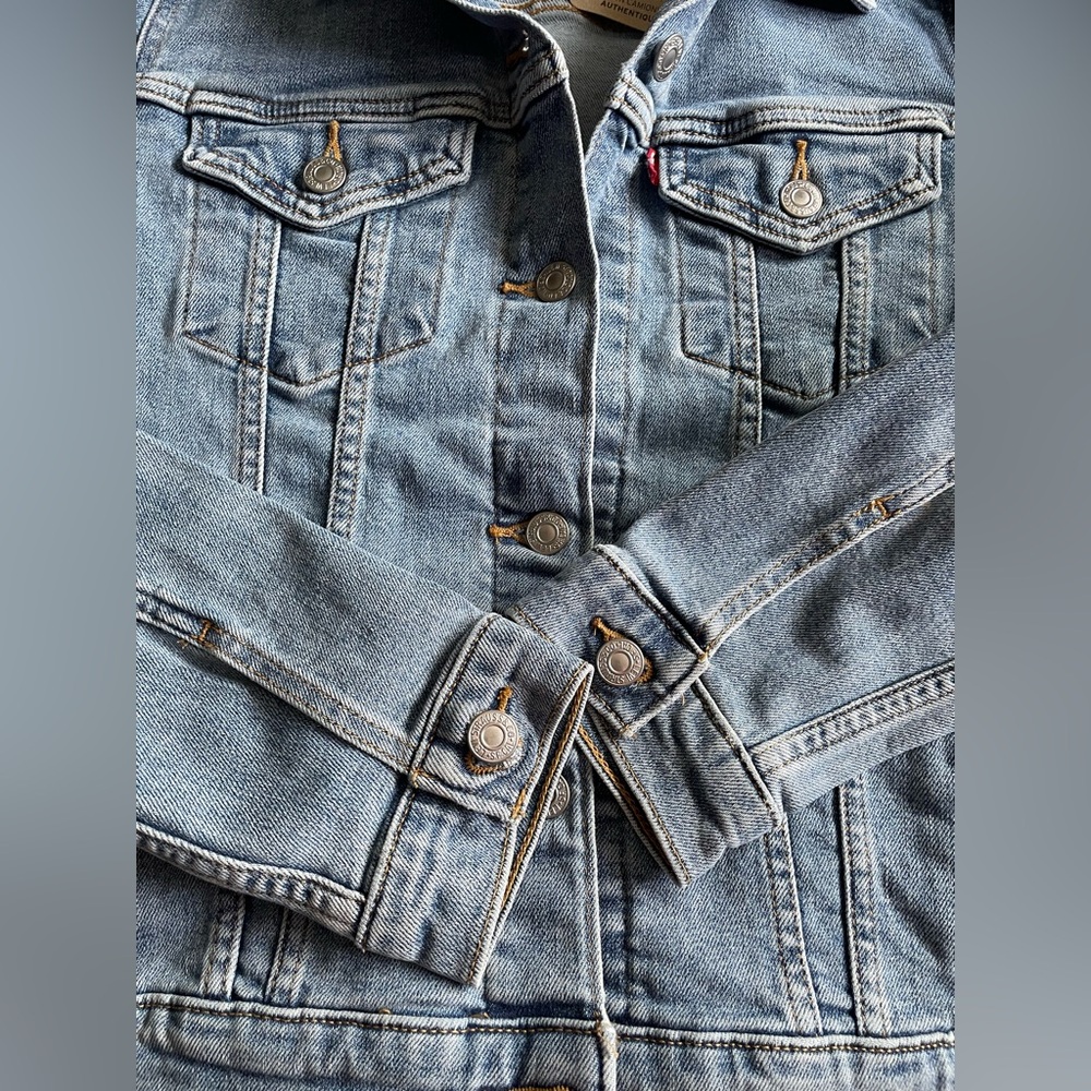 ⭐️Host Pick⭐️ NWT Levi's Light Blue Denim Trucker Jacket women’s small - Picture 11 of 14